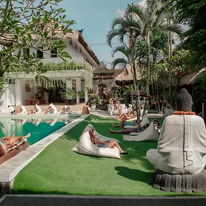 Puri Garden Hotel&hostel Hostel